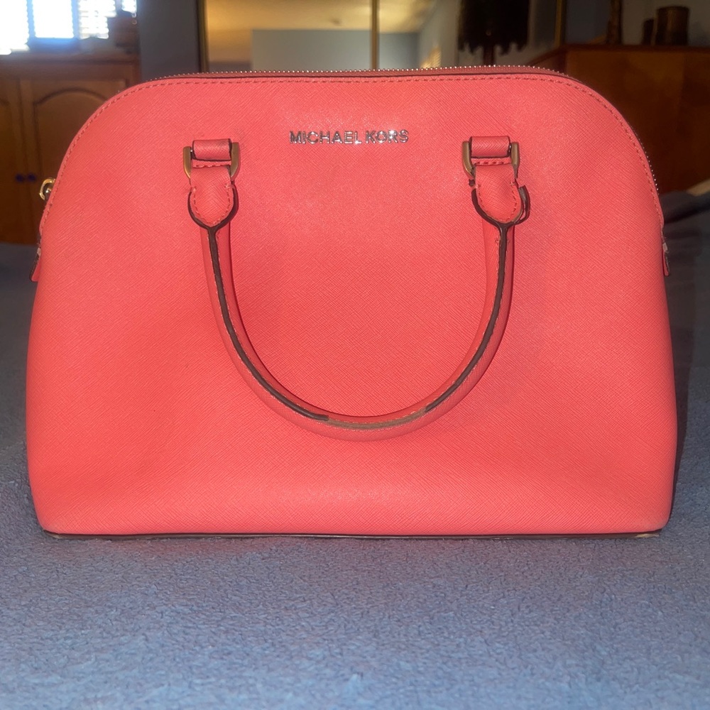 Gently used M Kors, LG Dome Satchel in Lt Pink/Blossom.